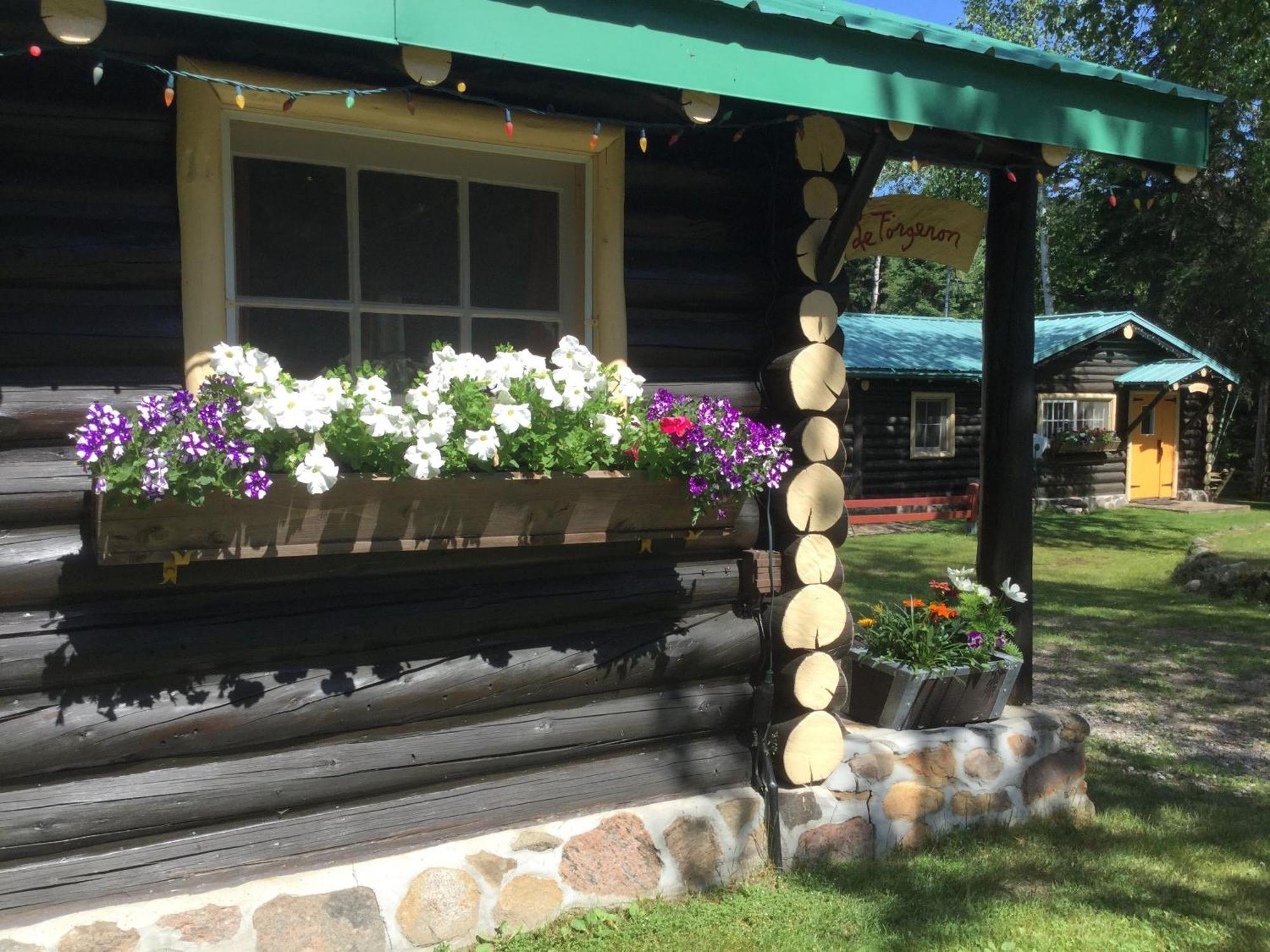 Domaine Le Bostonnais - Le Village En Bois Rond لاتوك الغرفة الصورة