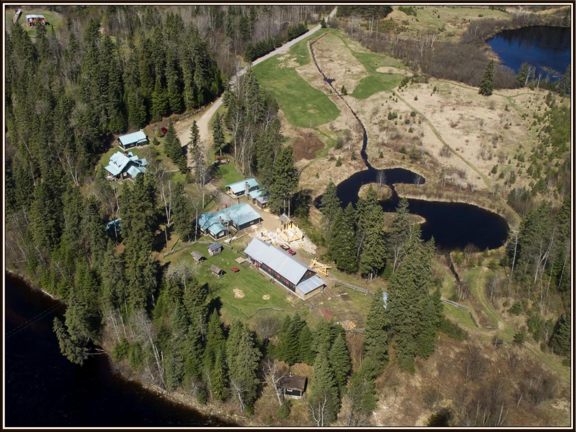 Domaine Le Bostonnais - Le Village En Bois Rond لاتوك المظهر الخارجي الصورة